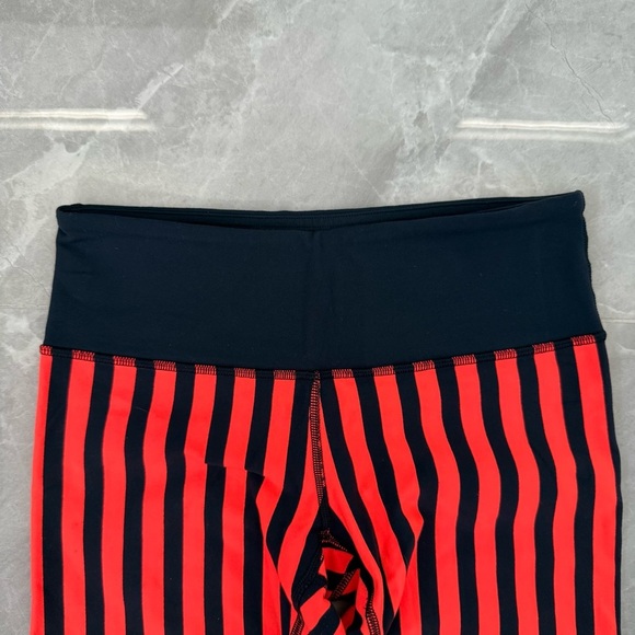 Women’s Lululemon Wunder Under Crop Leggings Sea Stripe Light Flare Size 4 - Picture 4 of 16